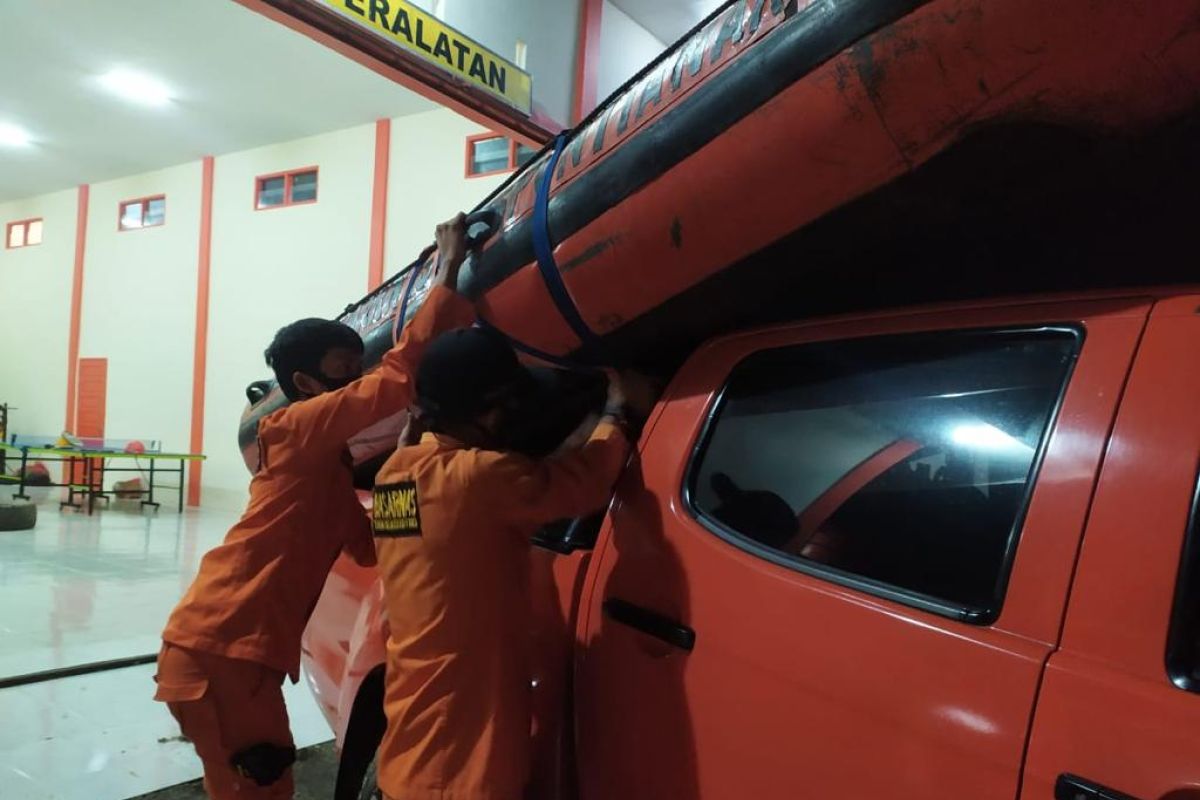 Bocah 14 tahun terjatuh dan terseret arus sungai saat bermain di atas jembatan