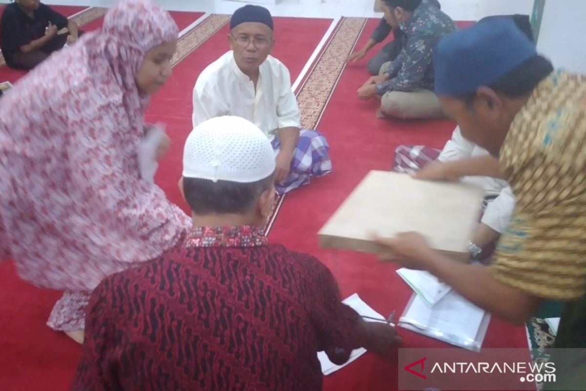 Masjid Albadriyah Lansano Lubukbasung salurkan zakat bagi 82 orang