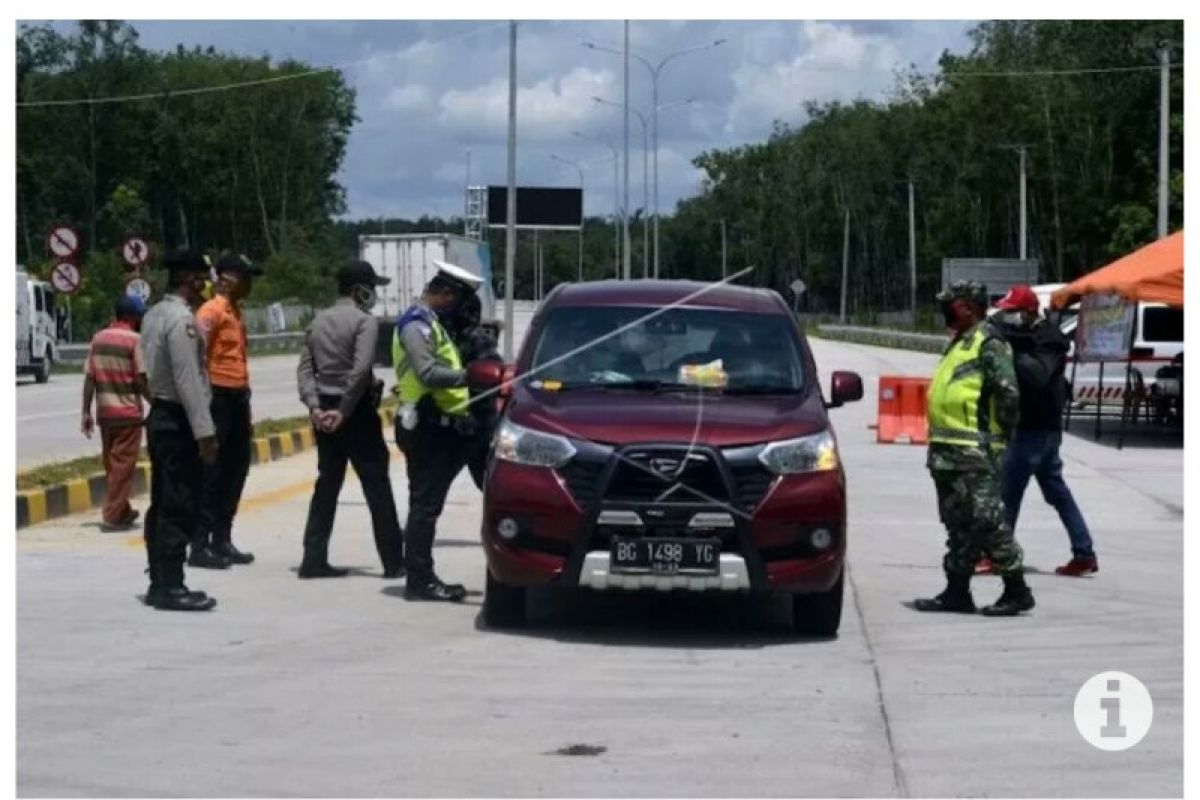 Polda Lampung putar balik puluhan kendaraan pada Operasi Ketupat