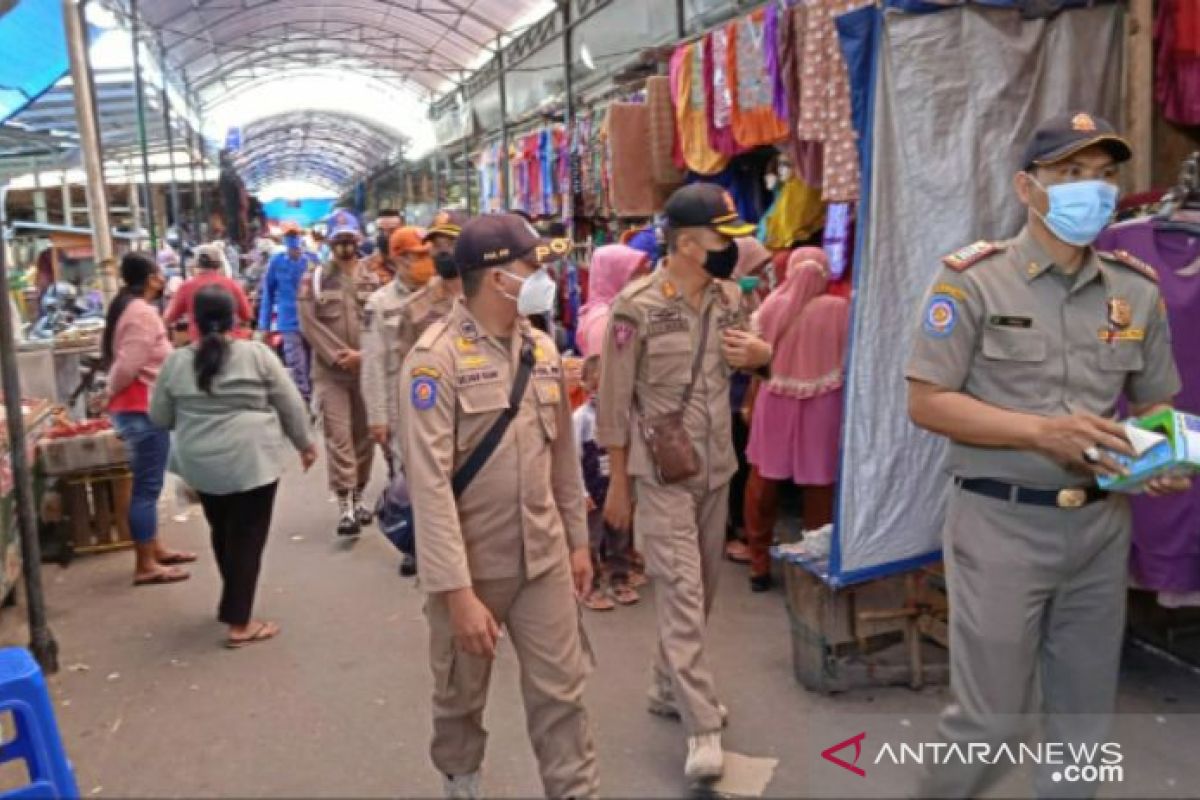 Pengunjung pasar di Belitung wajib menggunakan masker
