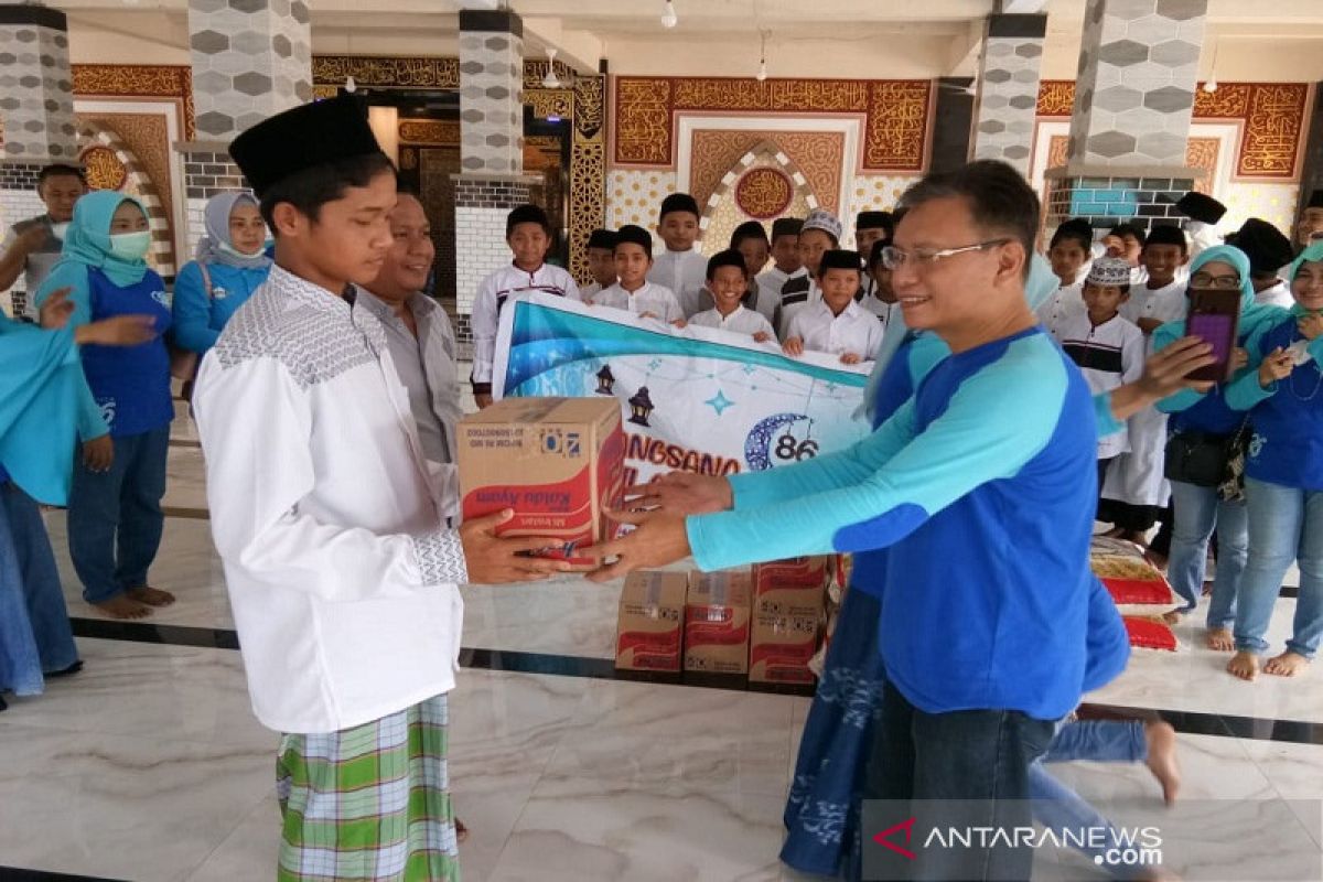 Alumni Smansa 86 Kendari Anjangsana ke Panti Asuhan dan Pesantren