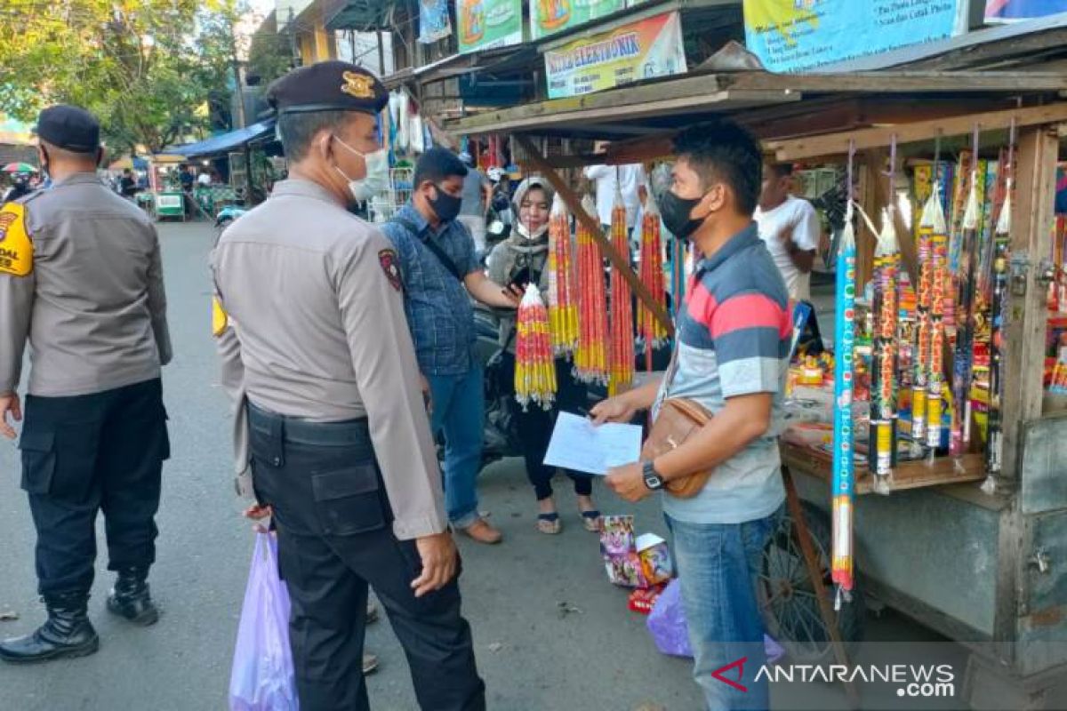 Polisi amankan ratusan petasan dan kembang api berdaya ledak tinggi