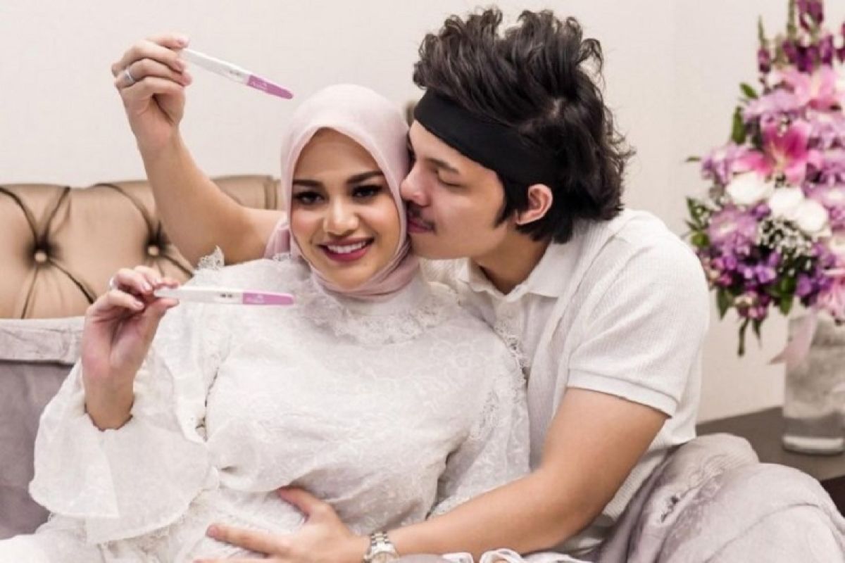 Jelang Lebaran, Atta Hallilintar umumkan kehamilan sang istri Aurel