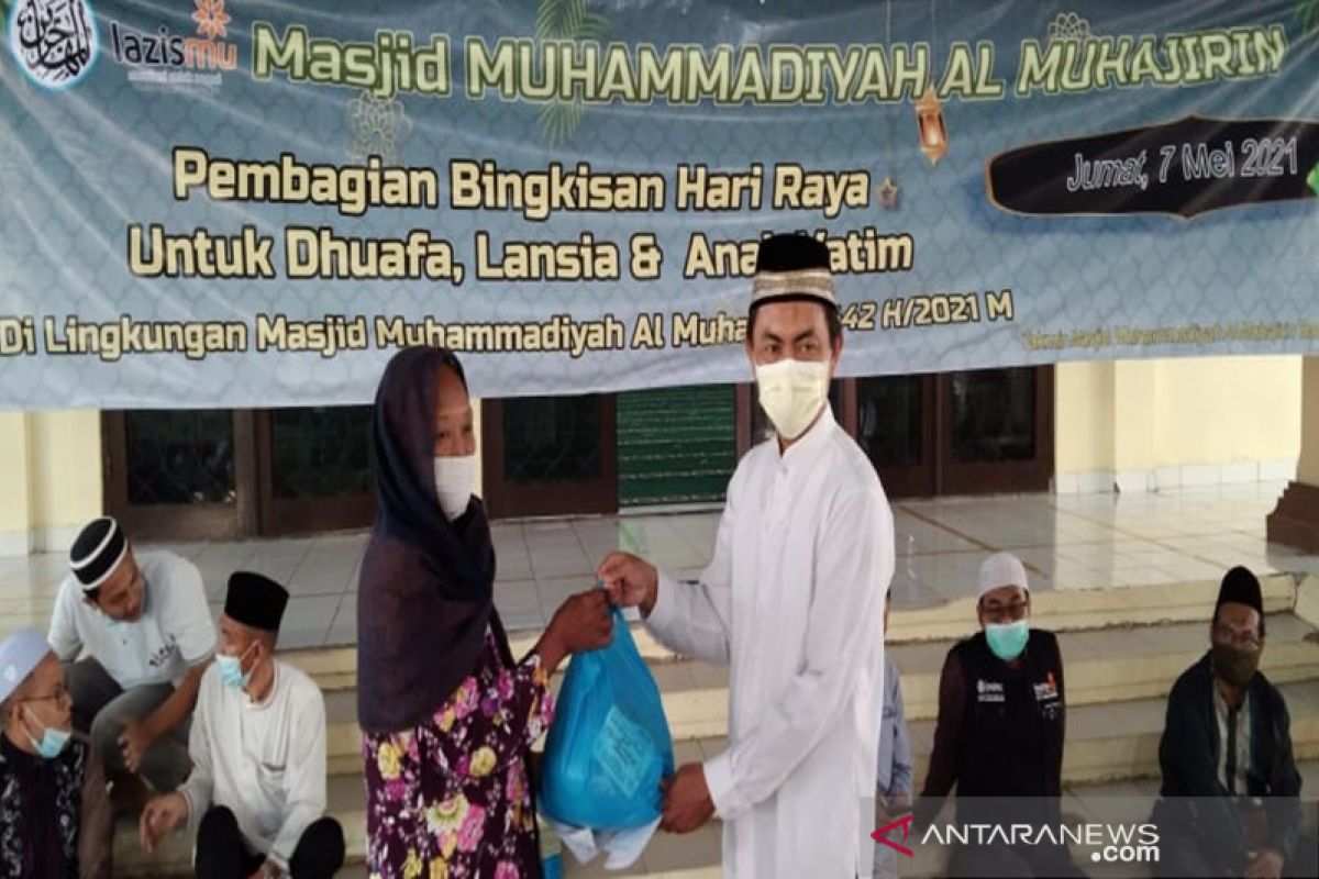 Masjid Al-Muhajirin Banjarmasin bagikan paket lebaran di empat kelurahan