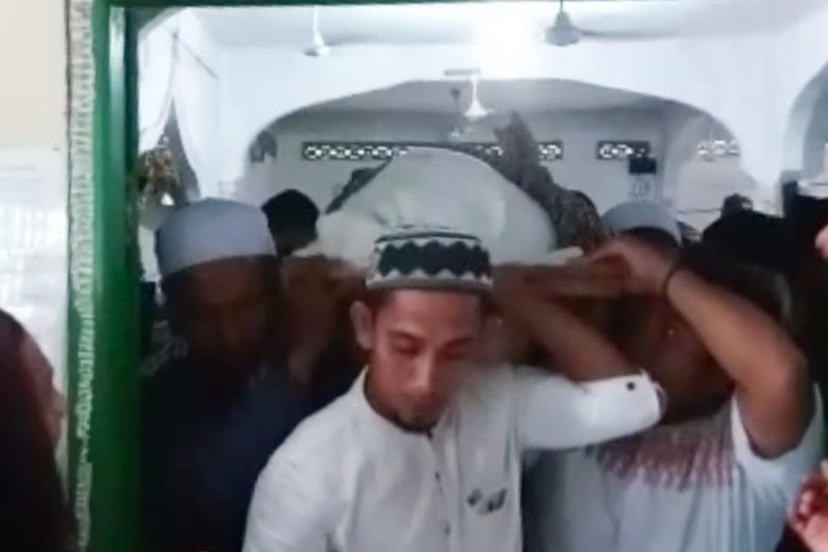 Ribuan warga antar jenazah Abu Matang Perlak ke pemakaman