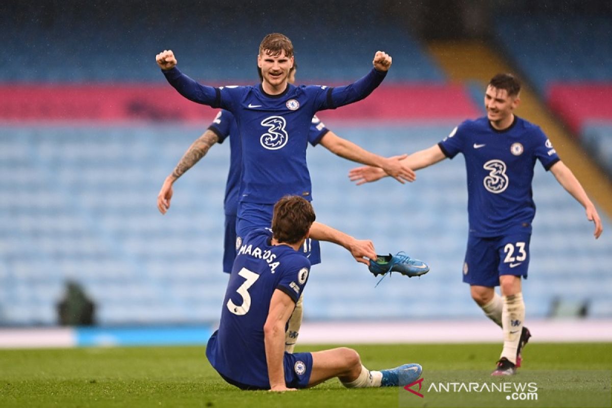 Chelsea tunda pesta juara Manchester City (2-1)