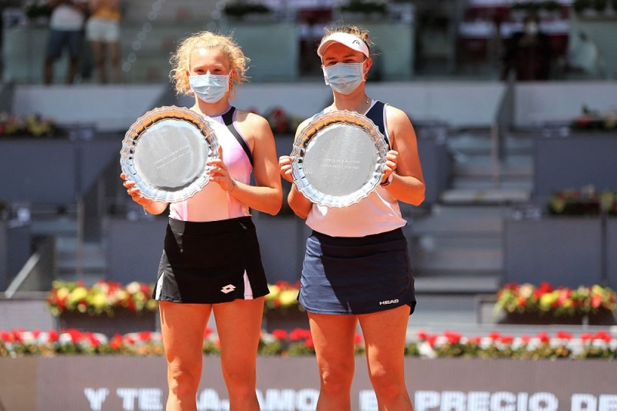 Krejcikova/Siniakova amankan gelar ganda putri Madrid Open