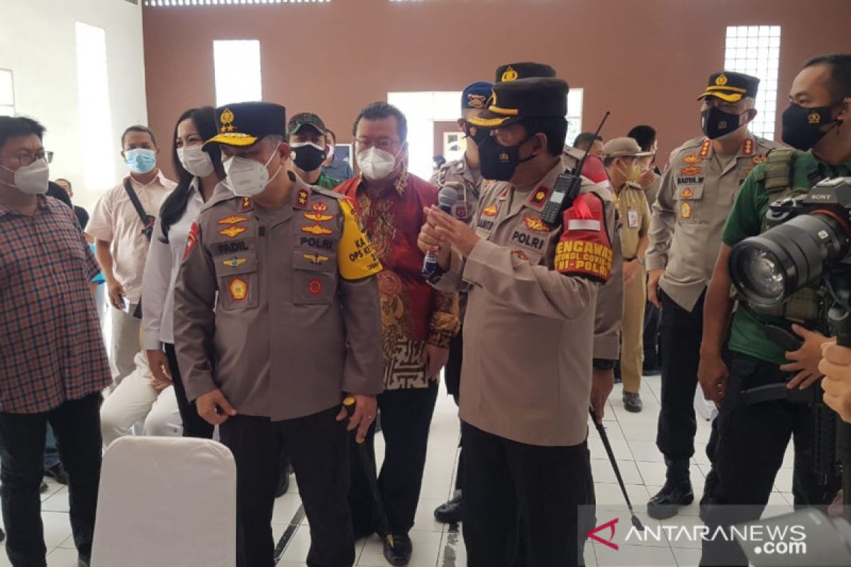 Kapolda Metro Jaya tinjau vaksinasi ratusan orang di Jakarta Barat