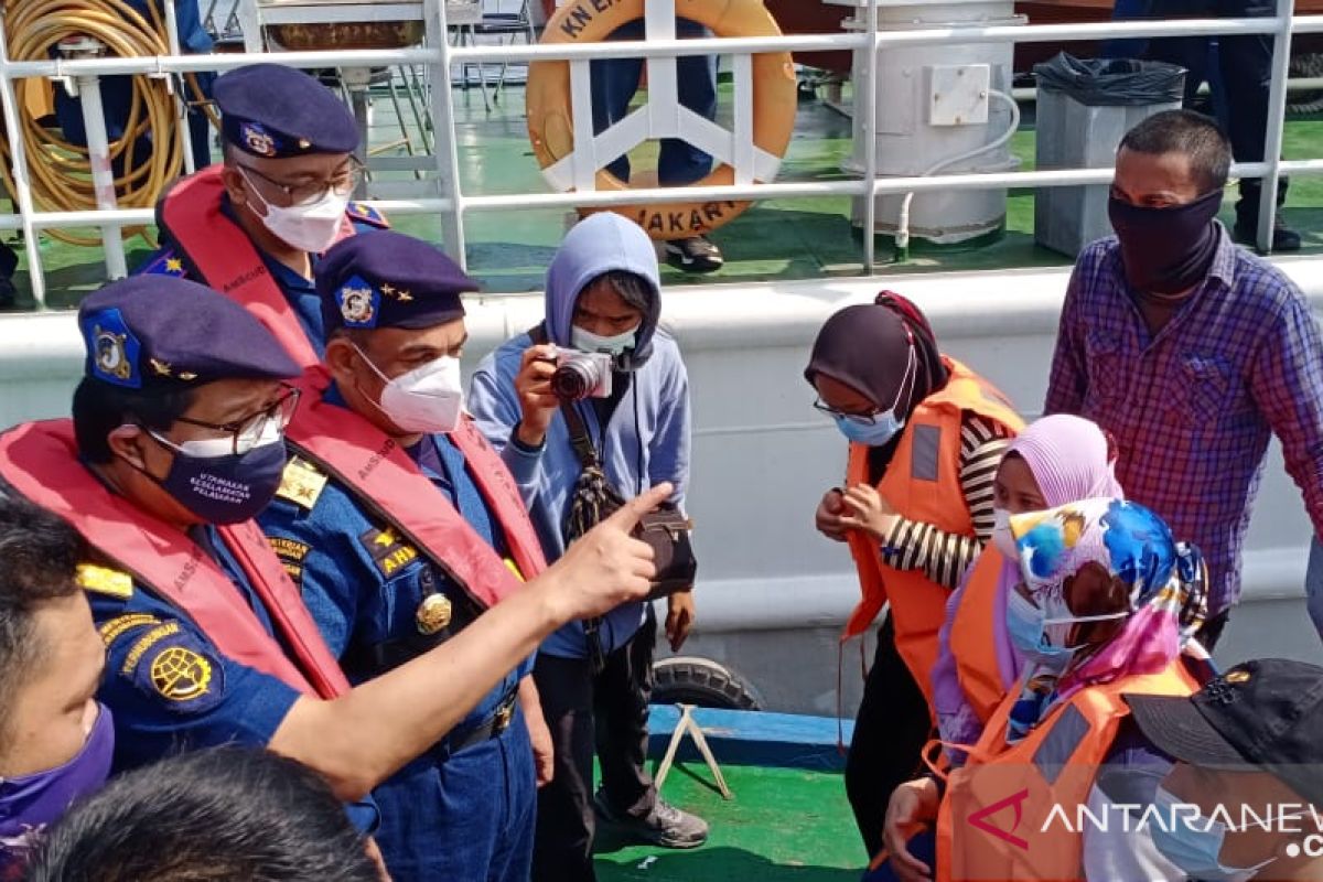 Patroli laut Tanjung Priok mencegah nelayan mudik dengan kapal