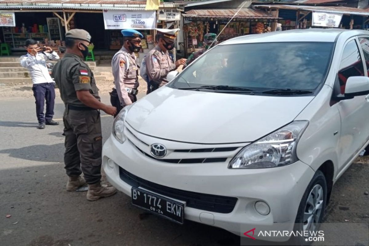 17 mobil pribadi kena sekat di Tapsel dan disuruh putar balik