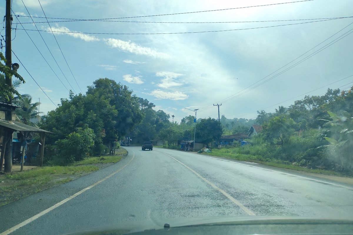 Jalan lintas Sumatera di dominasi truk barang