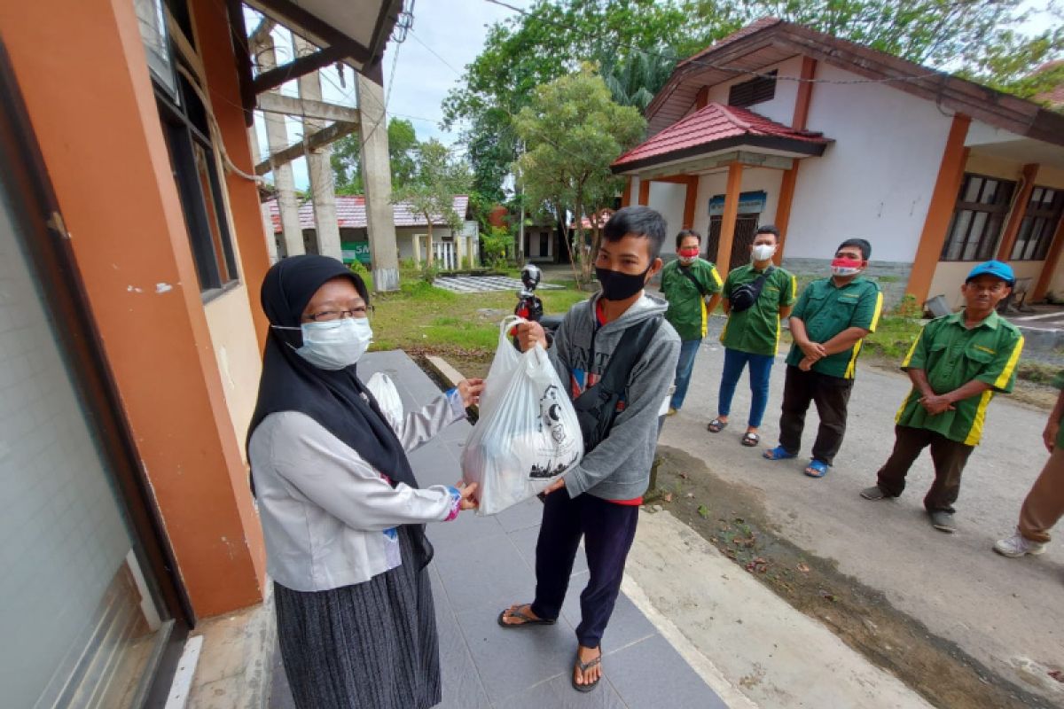 LAZ Poliban berbagi paket sembako bagi kaum dhuafa