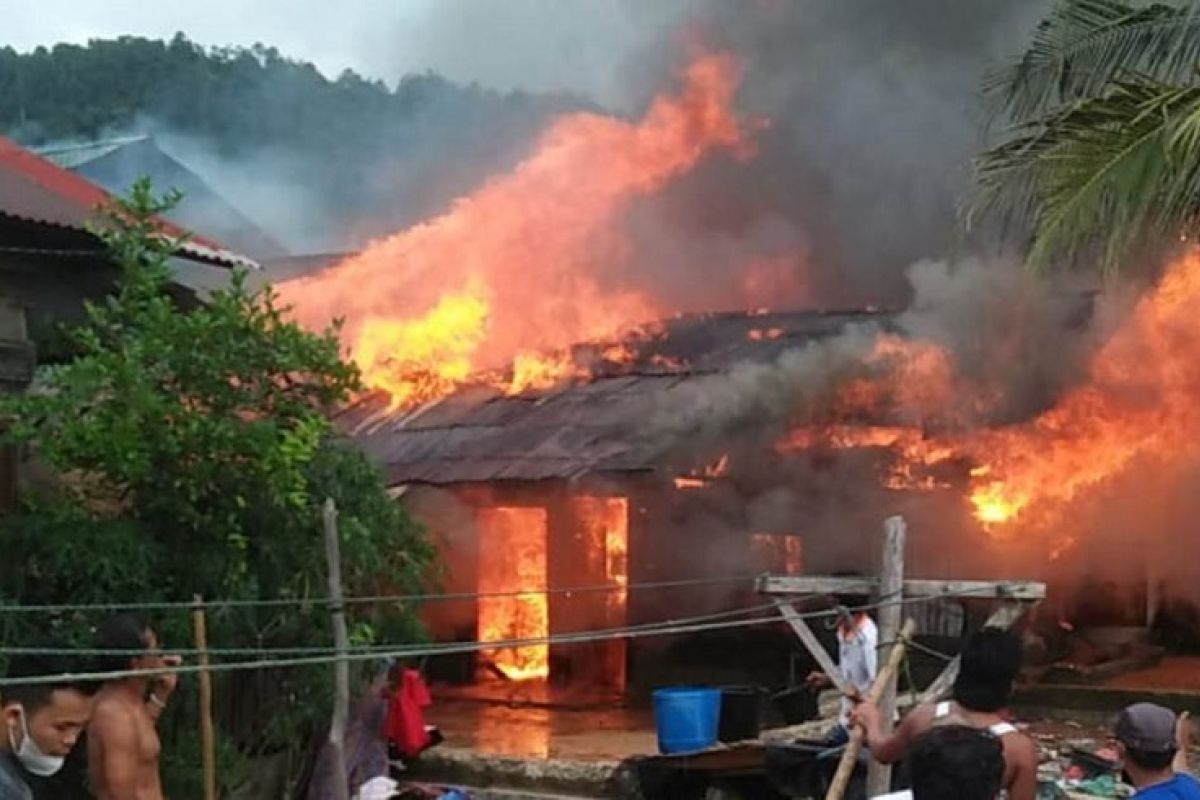 Empat rumah di Mela Tapteng hangus terbakar