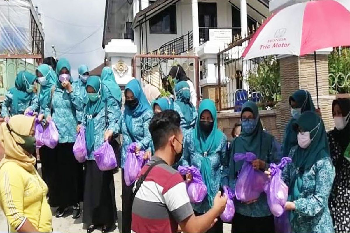 PKK Barut kembali bagikan 500 paket sembako kepada masyarakat