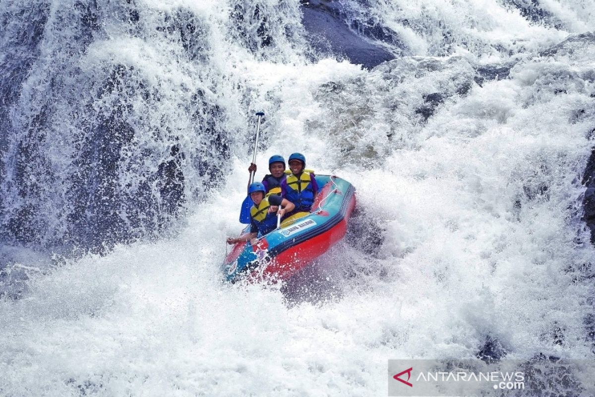 Objek wisata buka dengan pengawasan Satgas COVID-19