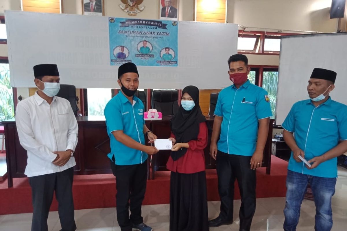 KNPI Agam santuni anak yatim jelang Lebaran