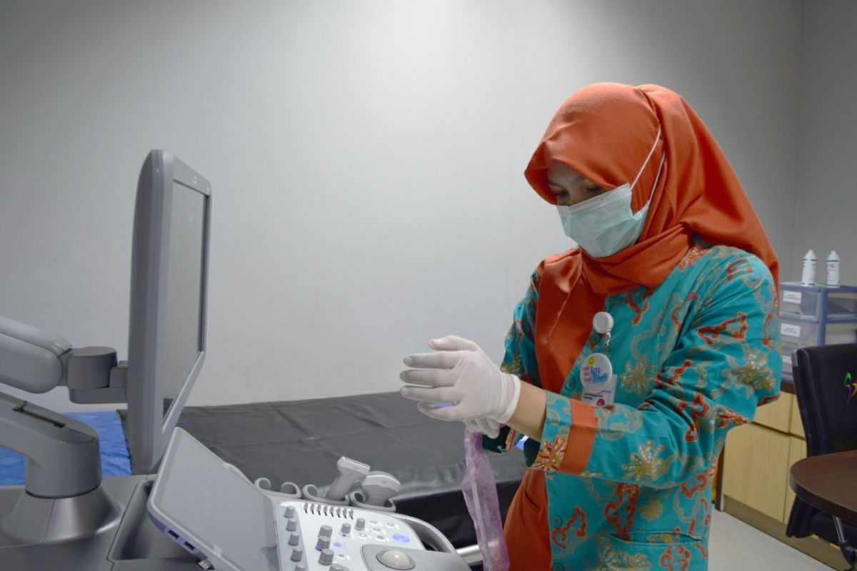 Aprila Wulandari, Kartini SPH berprofesi sebagai teknisi Elektromedis