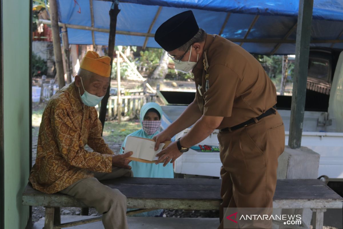 64 veteran dan janda veteran pejuang kemerdekaan di HSS terima tali asih