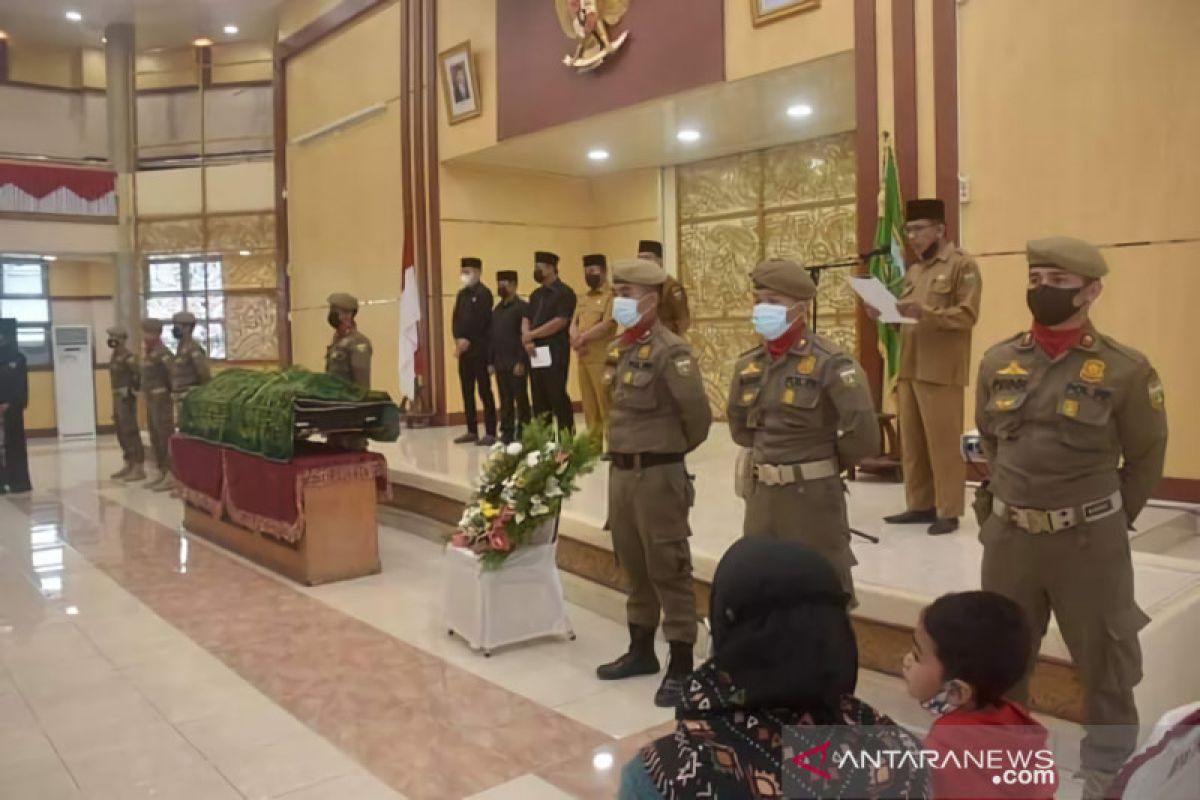 Padang Panjang berduka, suasana haru selimuti pelepasan jenazah anggota DPRD Erizal