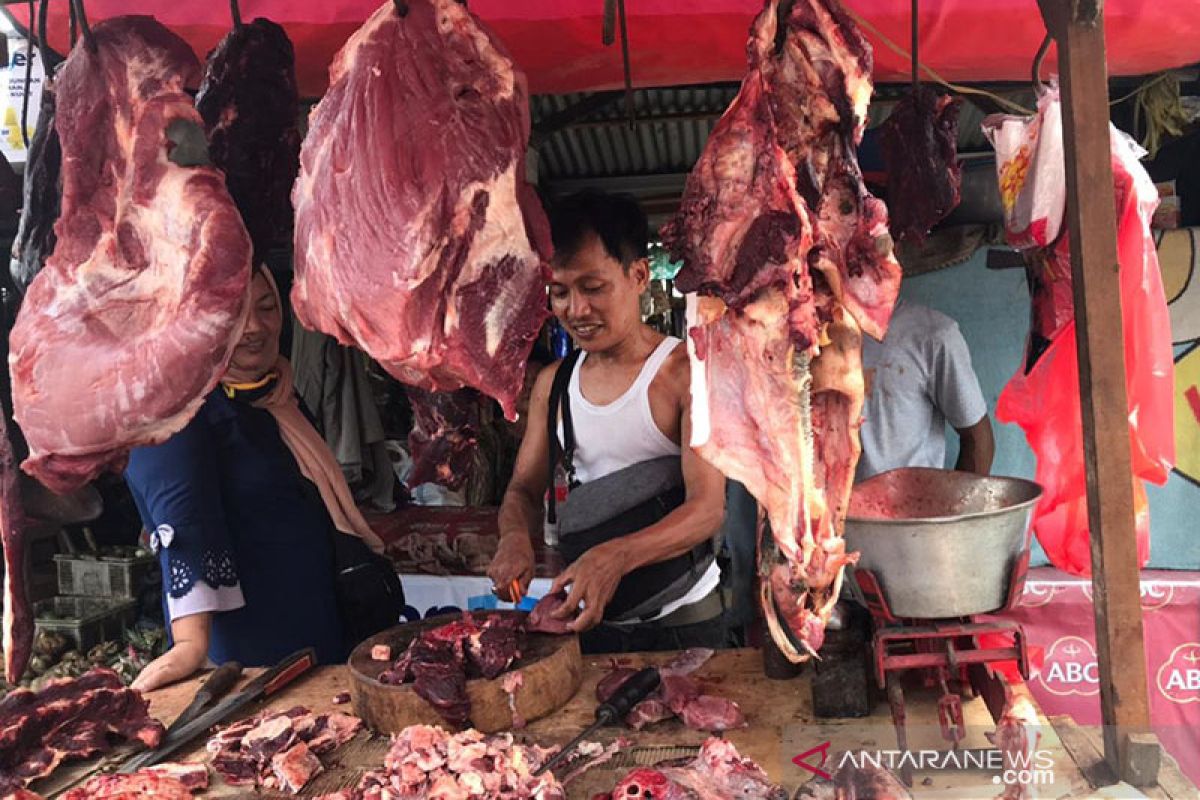 Harga beberapa bahan pokok di Pasar Kramat Jati naik