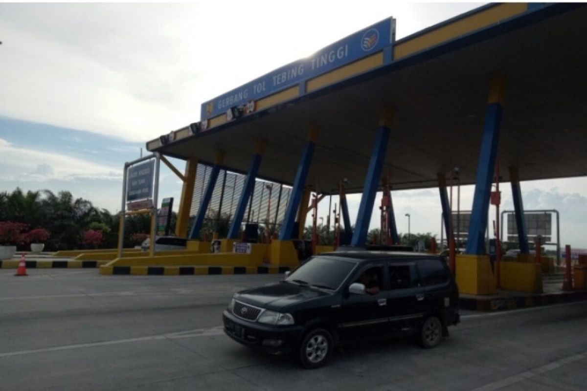 Omset pintu tol Tebing Tinggi menurun