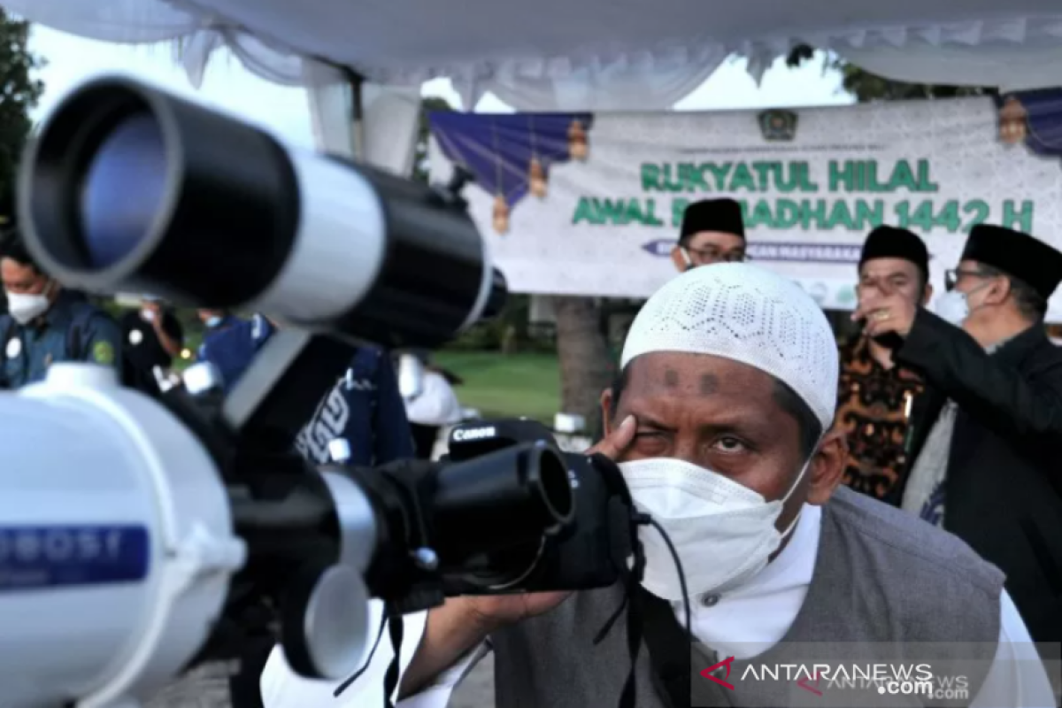 Kemenag Sulawesi Tenggara pusatkan pantauan 1 Syawal 1442 Hijriah di Kolaka