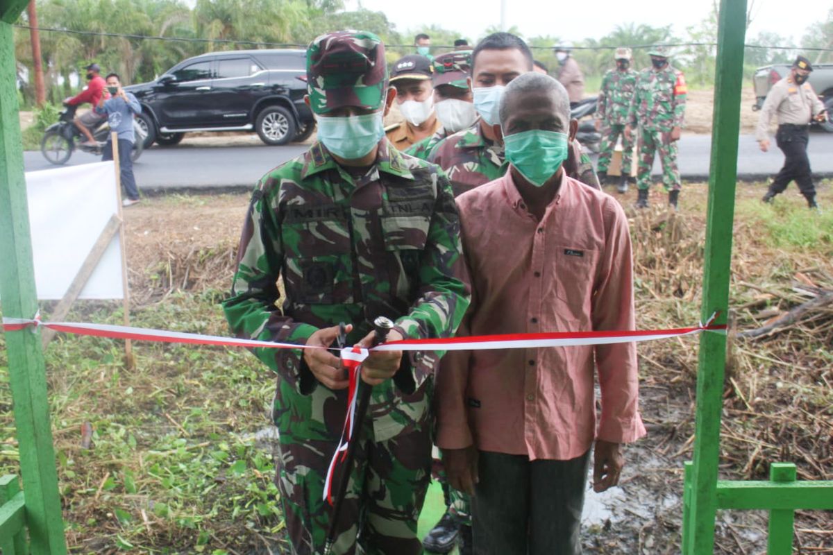 Lukmin bahagia rumahnya di Tempuling direhab TNI