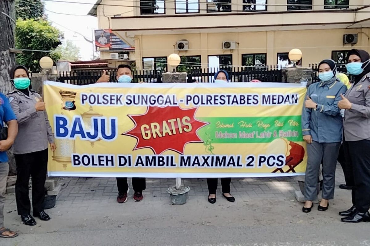 Polsek Sunggal bagikan pakaian gratis kepada warga