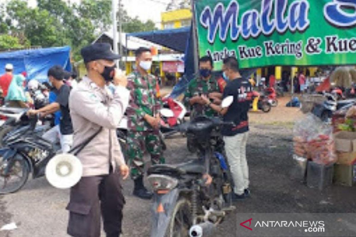 Polres Bangka Barat edukasi protokol kesehatan pengunjung pasar