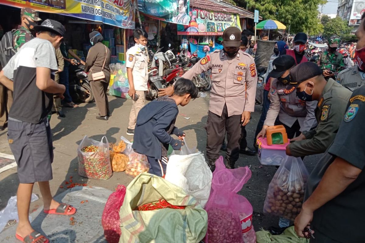 Satgas perketat pengawasan protokol kesehatan di pasar Baturaja