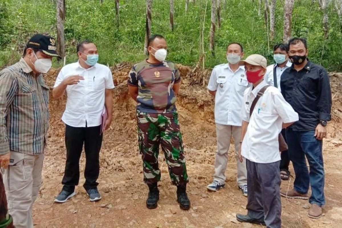 Karya Bakti TNI di Bartim tingkatkan Jalan Turan Amis-Malintut