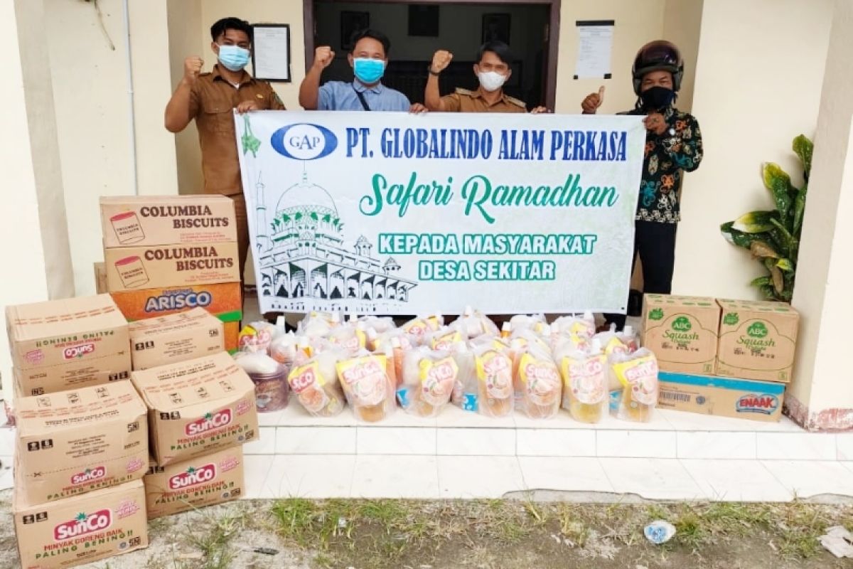 PT Globalindo Alam Perkasa bagikan ratusan paket sembako untuk masyarakat