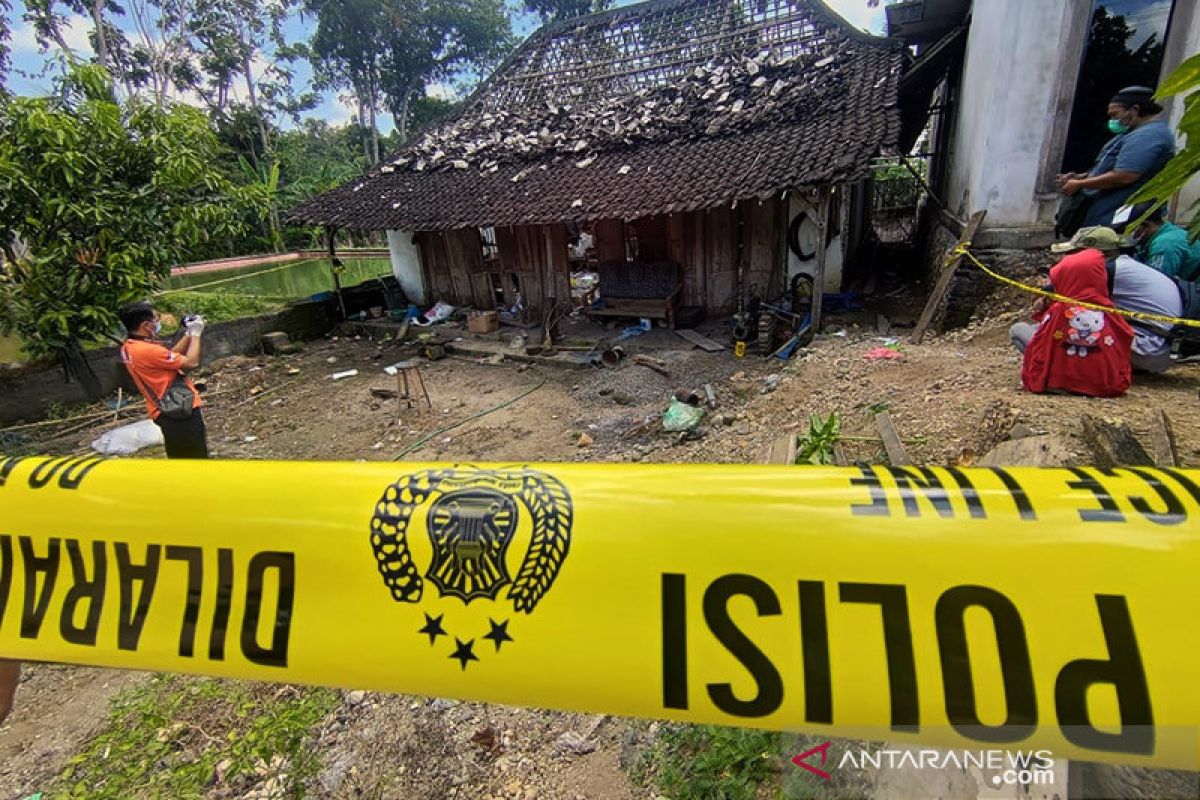 Warga sekitar lokasi ledakan sempat bungkam terhadap polisi