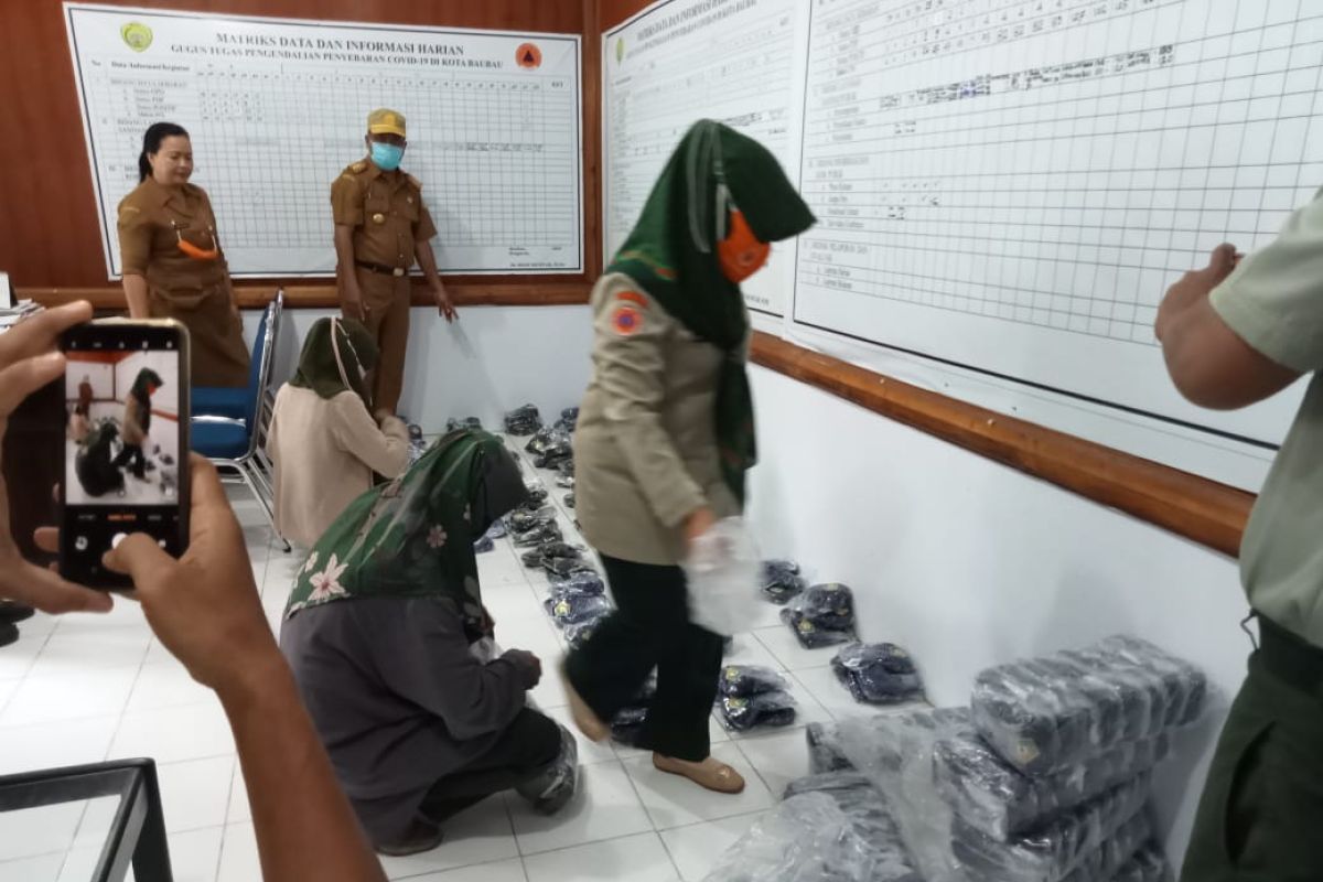 Satgas COVID-19 Baubau distribusikan 6.674 masker untuk Shalat Idul Fitri