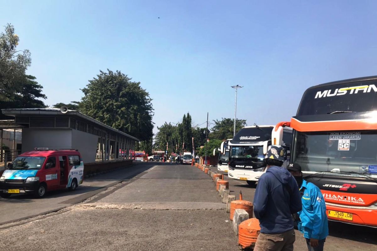 Hari ke-6 larangan mudik, Terminal Kalideres berangkatkan 2 penumpang