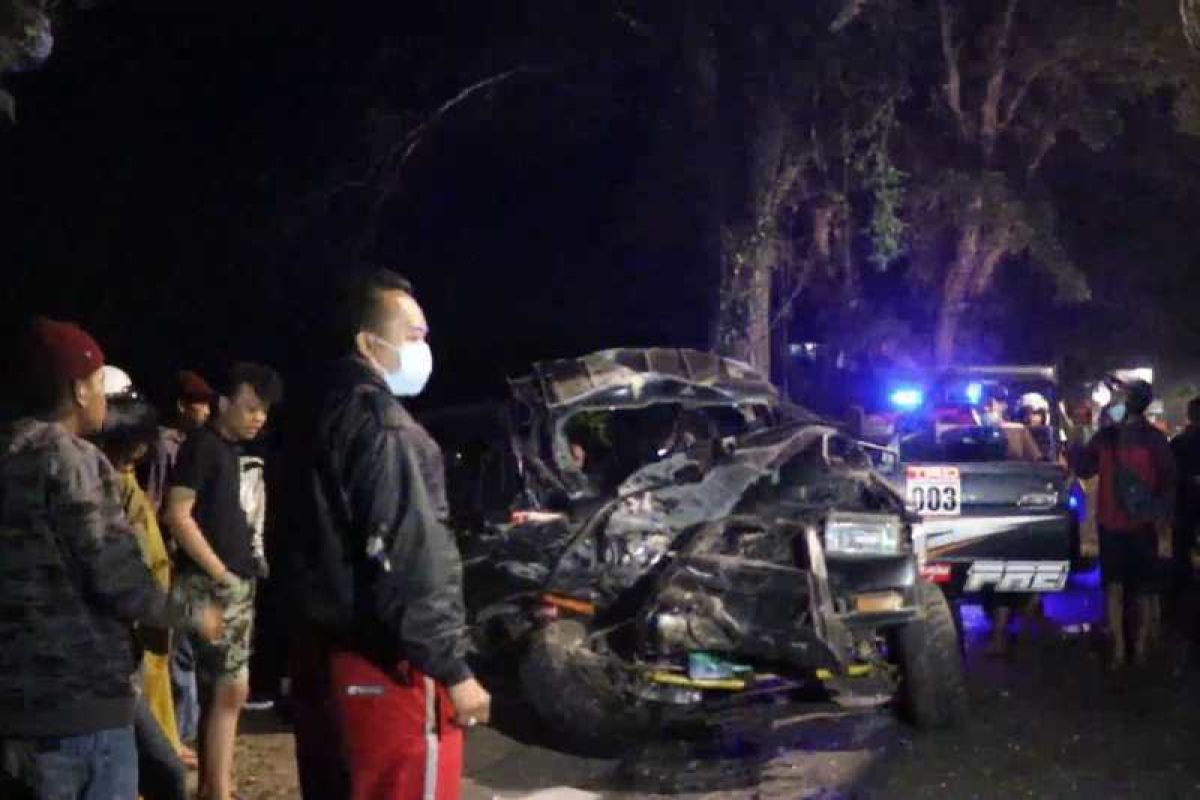 Dua orang tewas akibat tabrakan Toyota Kijang lawan bus di Temanggung