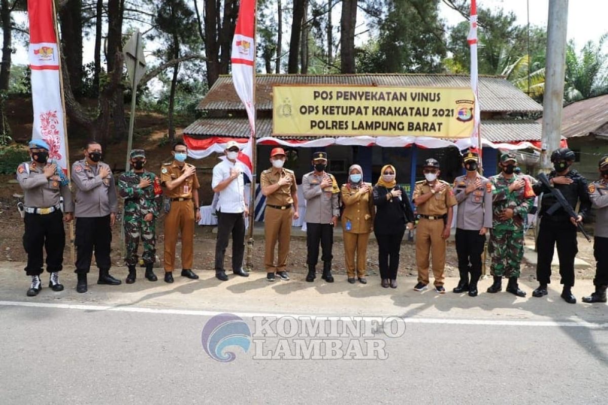 Bupati Lampung Barat dan Wakapolda cek posko penyekatan di Pinusan