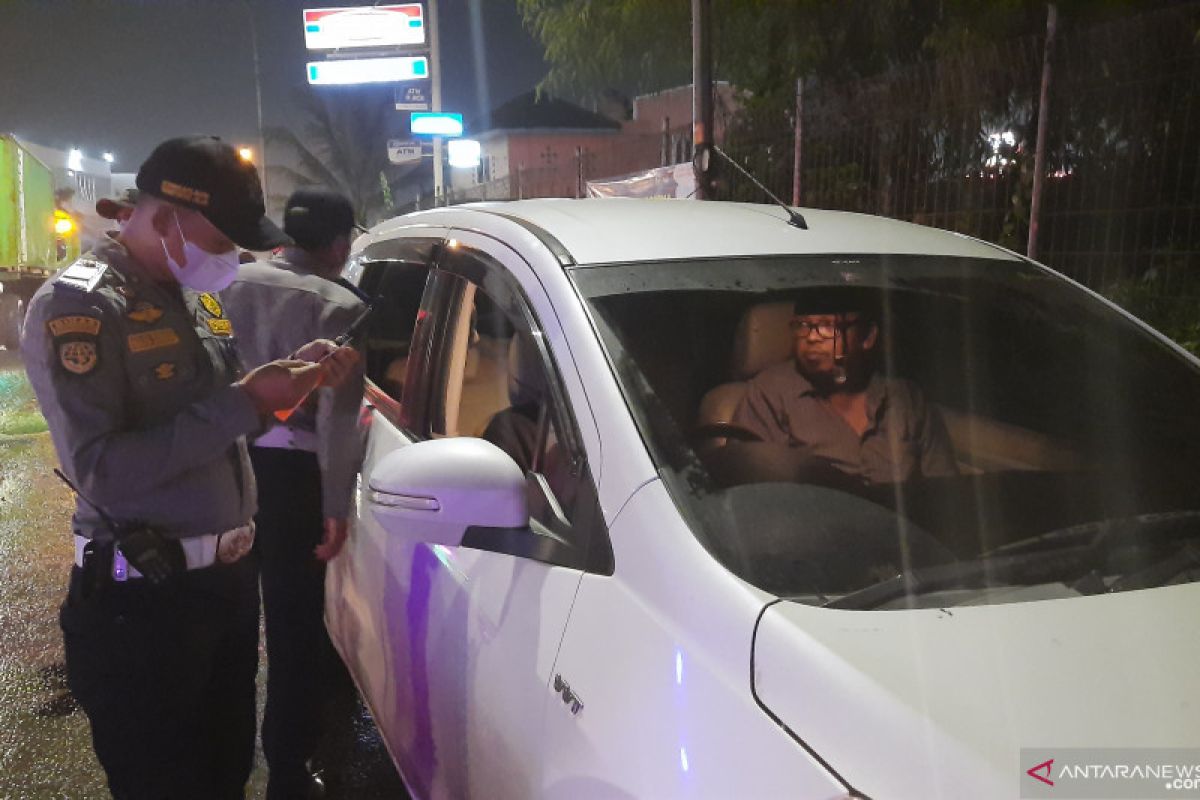 Polisi di titik penyekatan Tangerang-Serang putar balik 10.735 kendaraan