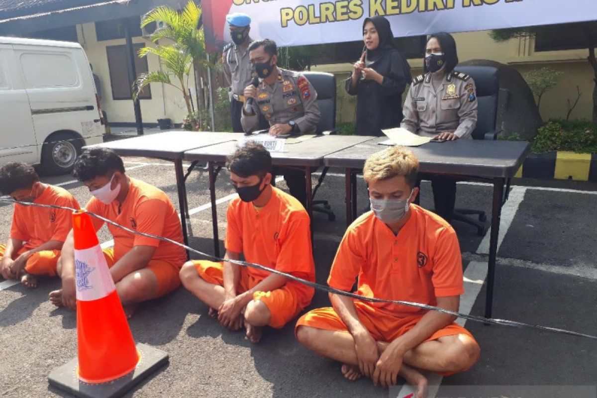 Polisi Kediri tahan kelompok 