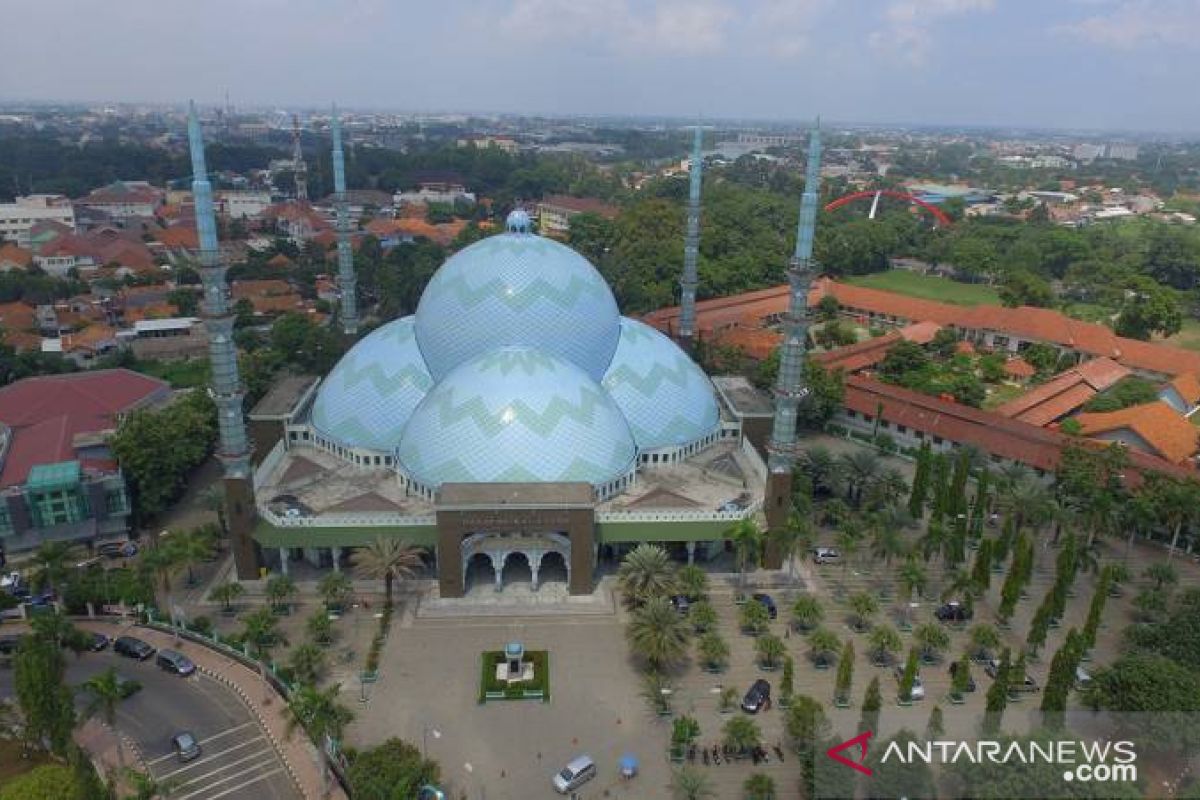 Masjid Al Azhom Kota Tangerang tidak selenggarakan Shalat Id