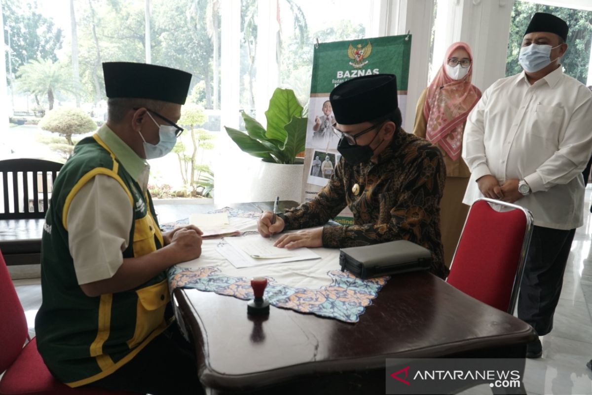 Wali Kota Bogor ajak Forkopimda tunaikan zakat mal di Baznas