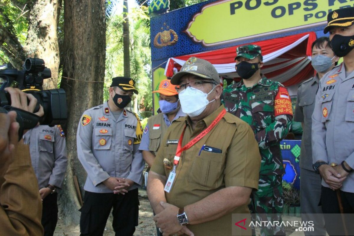 Husairi pantau pos lebaran dan stok pangan