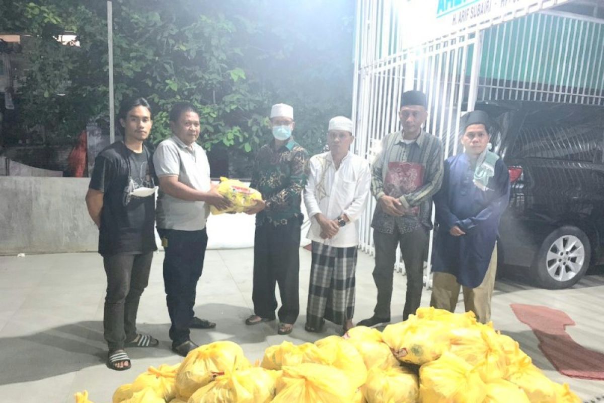 Wagub serahkan bingkisan Ramadhan bagi penyuluh agama di Toba