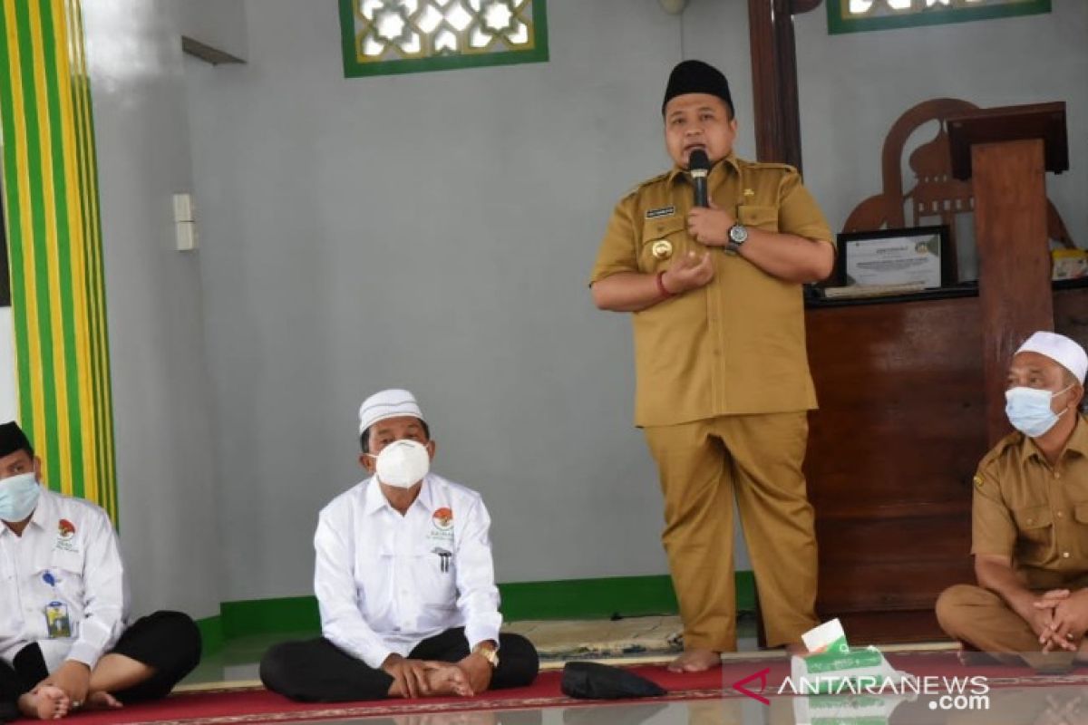 Bupati Tapsel ajak masyarakat waspada terhadap COVID-19