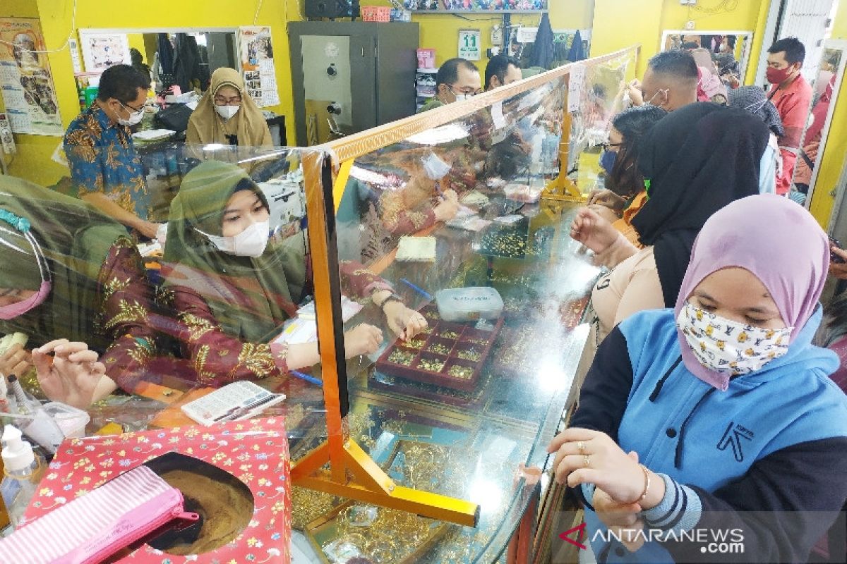 Pedagang perhiasan di Sampit sebut transaksi meningkat hingga 50 persen