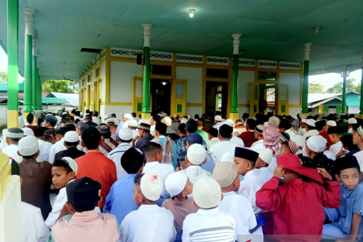 Umat Muslim Sunni di enam desa Pulau Ambon rayakan Idul Fitri lebih awal