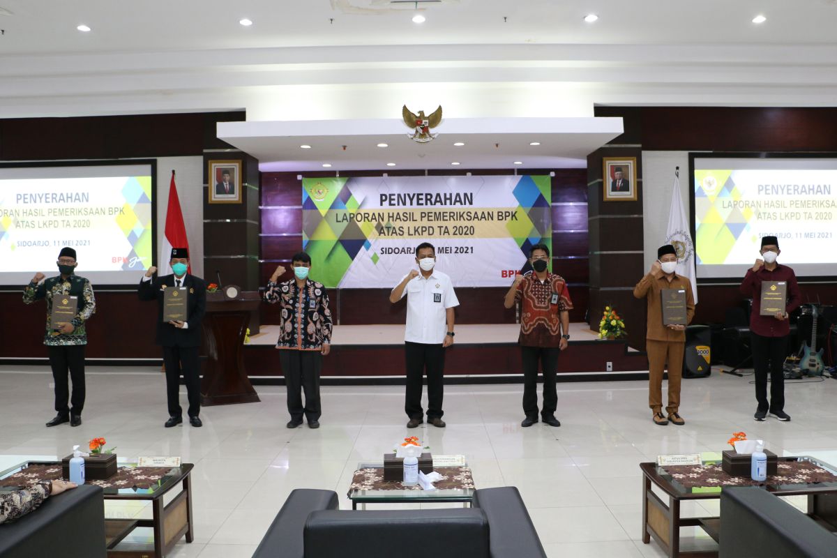 BPK Jatim  serahkan LHP LKPD empat pemerintah daerah