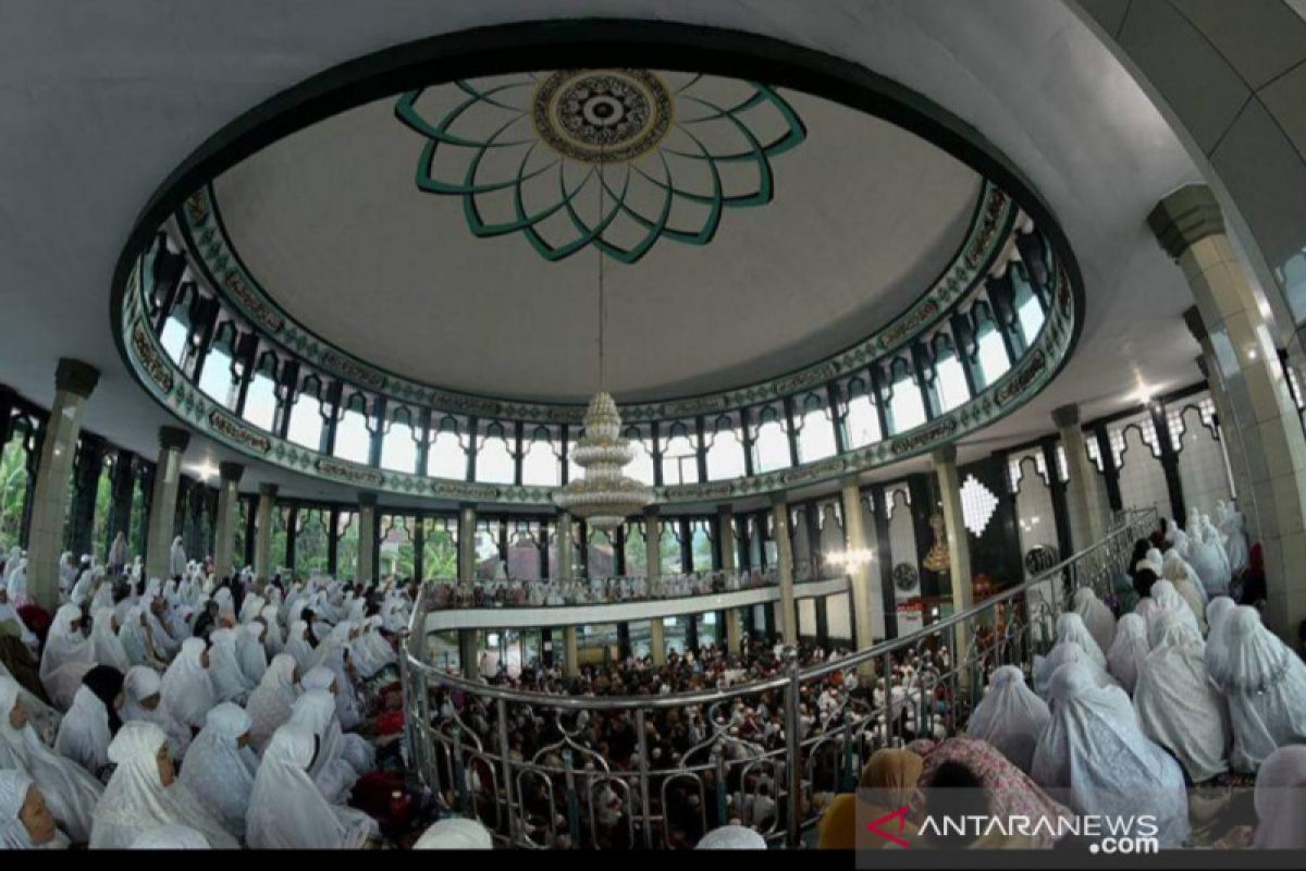 Masjid di Bukittinggi tetap melaksanakan Shalat Idul Fitri 1442 H dengan prokes