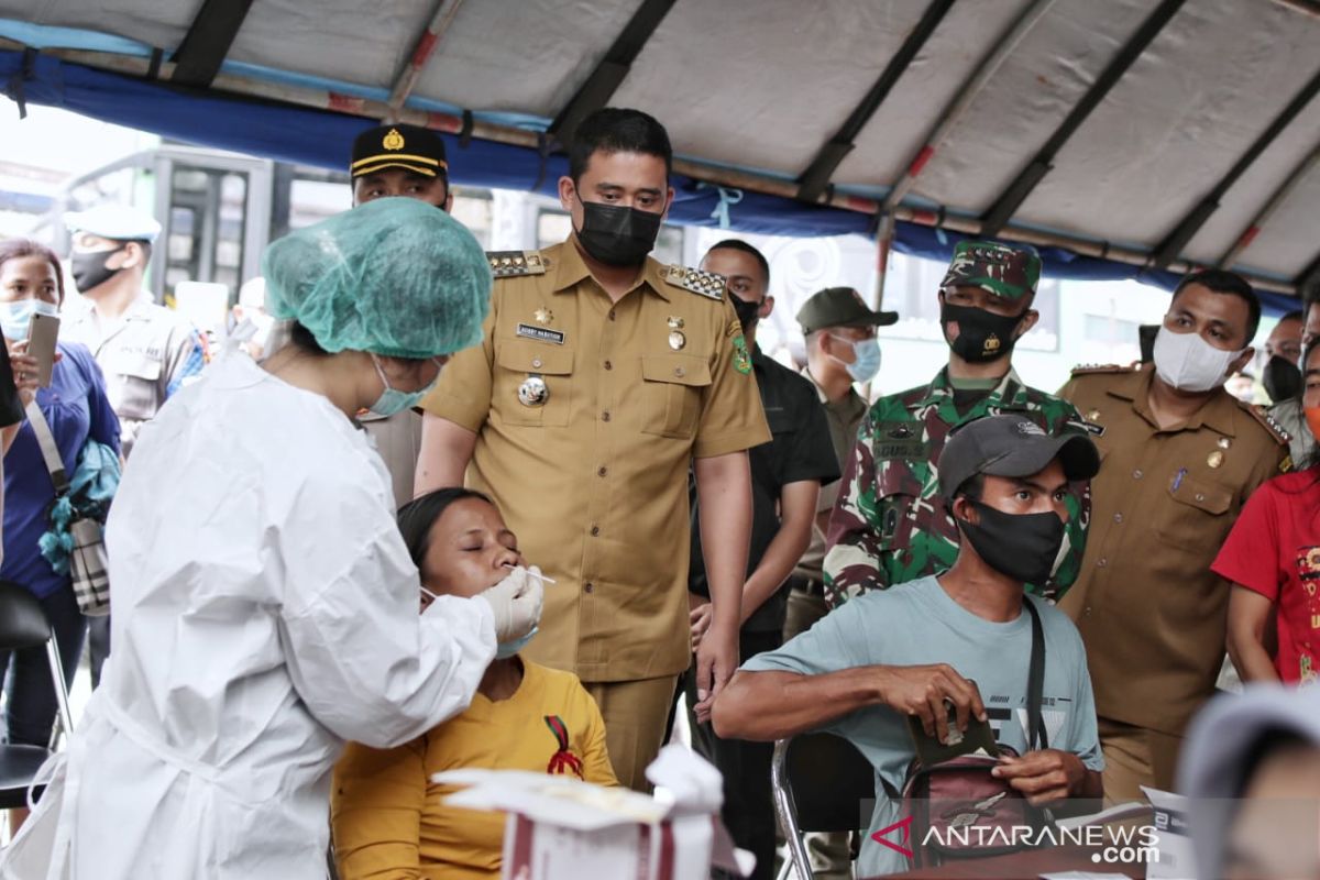 Belasan mobil terjaring di posko penyekatan mudik di Medan