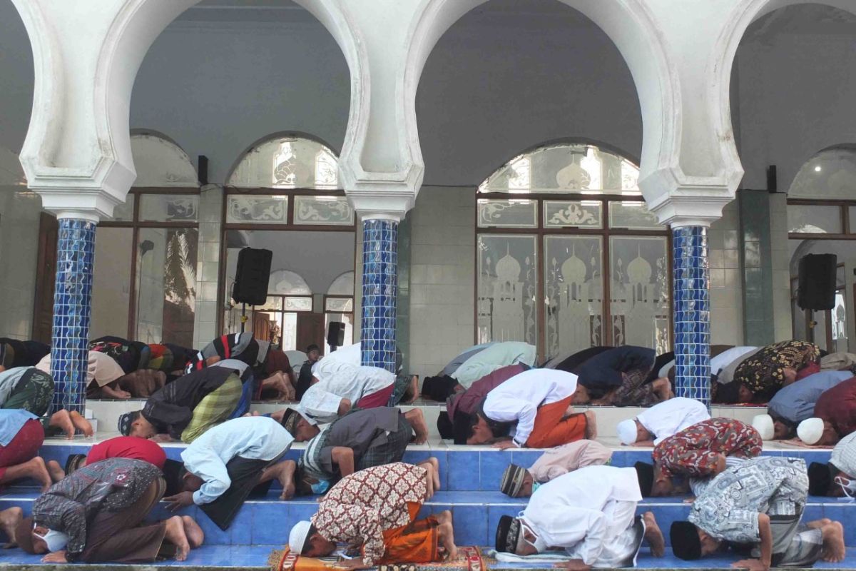 Sebagian umat Muslim di Jember dan Bondowoso laksanakan shalat Id hari ini